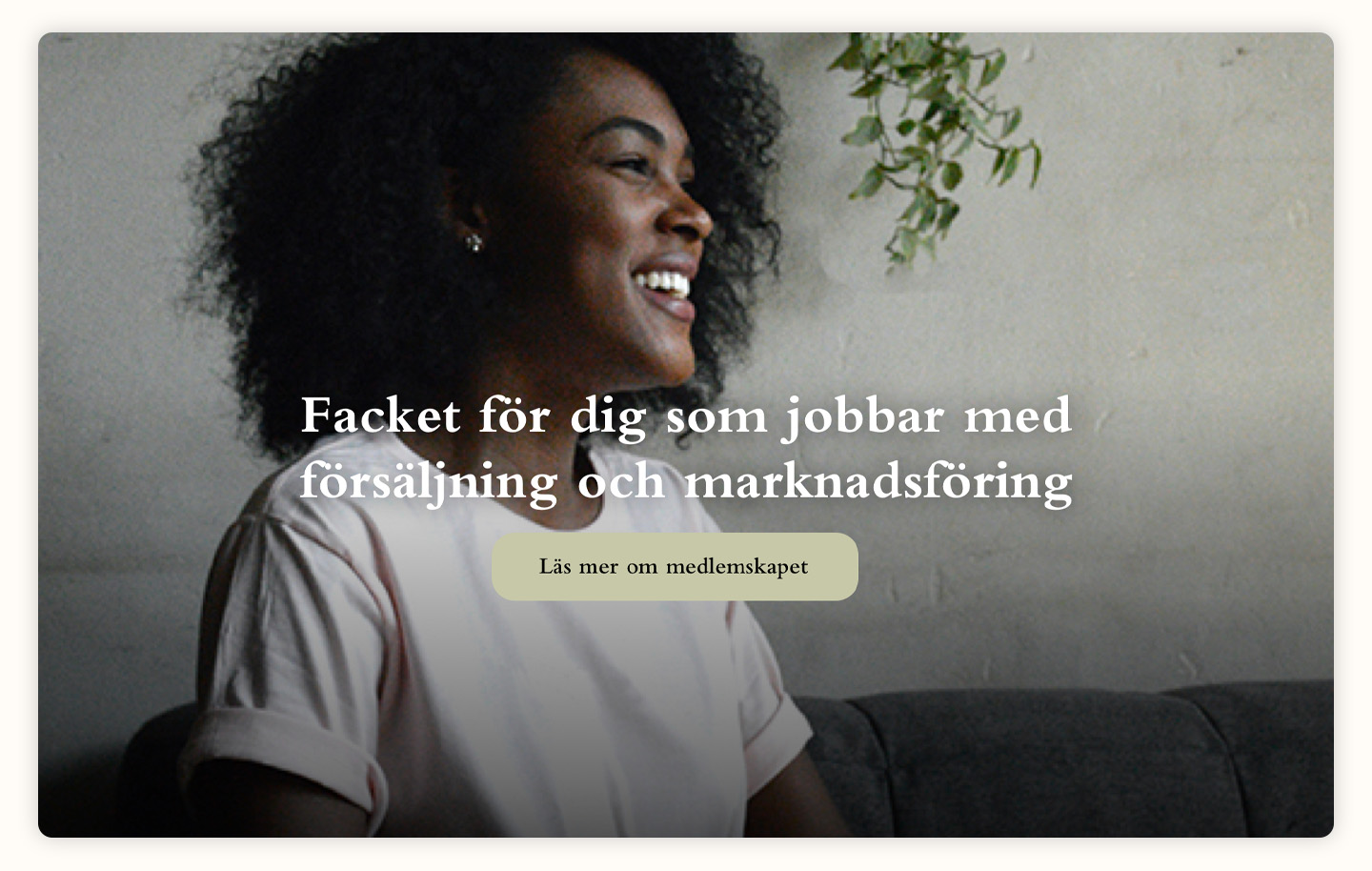Skärmdump på Säljarnas Riksförbunds startsida. En glad kvinna ler och i bilden syns texten "Facket för dig som jobbar med försäljning och marknadsföring."