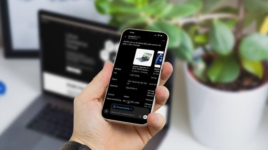 Person testar shoppingtjänsten i mobilen.